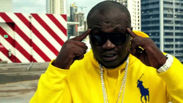 Detienen a cantante por vínculos con pandillas